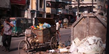 রাস্তা দখল করছে ময়লার স্তূপ