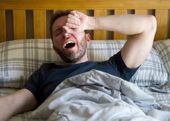 কখন ঘুম থেকে ওঠা ভালো? স্বাস্থ্য বিশেষজ্ঞদের মতামত কী