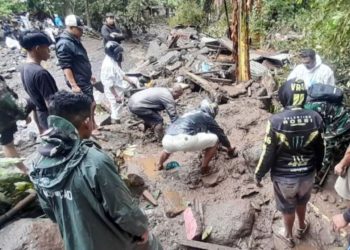 ইন্দোনেশিয়ায় ভয়াবহ বন্যায় নিহত ১৪