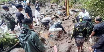 ইন্দোনেশিয়ায় ভয়াবহ বন্যায় নিহত ১৪