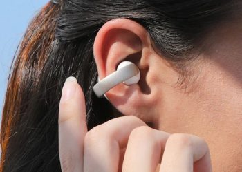 কানে ইয়ারবাড ব্যবহারে হতে পারে যেসব ক্ষতি