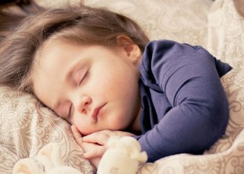 শীতে শিশুদের সুস্থ রাখবেন যেভাবে