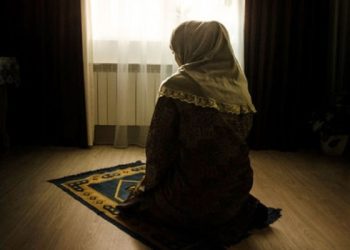 আজানের সময় নারীর মাথা ঢাকা কি জরুরি?