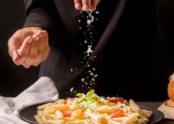 রোজা রেখে তরকারির লবণ বা স্বাদ চেখে দেখা যাবে কি?