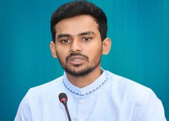 মাঝে মাঝে বিদ্যুৎ যায় না কি আসে, প্রশ্ন আসিফ মাহমুদের