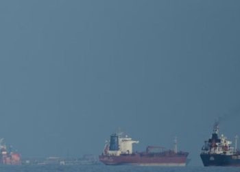 হরমুজ খোলার পর যে কারণে ফের বন্ধের হুমকি দিল ইরান