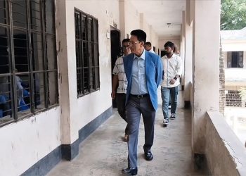 হঠাৎ এসএসসি পরীক্ষা কেন্দ্রে শিক্ষামন্ত্রী, অতঃপর…