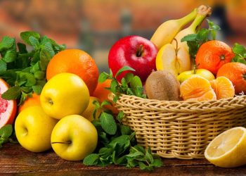 মেদ কমাতে যেসব ফল খেতে পারেন