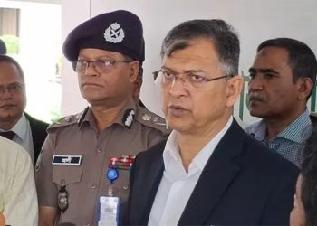 অবৈধ অস্ত্র উদ্ধারে ডিসিদের তৎপর হওয়ার নির্দেশ স্বরাষ্ট্রমন্ত্রীর